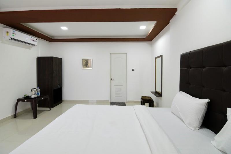 Seashore Beach Resort Калангут Экстерьер фото