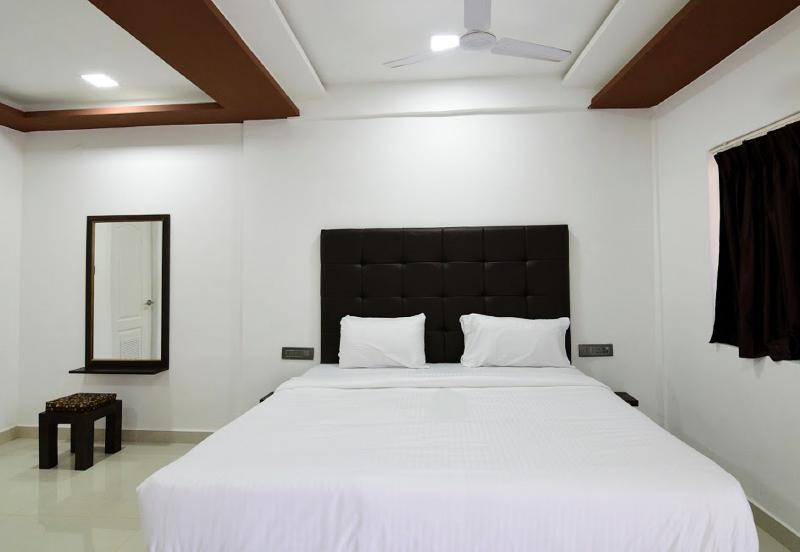 Seashore Beach Resort Калангут Экстерьер фото