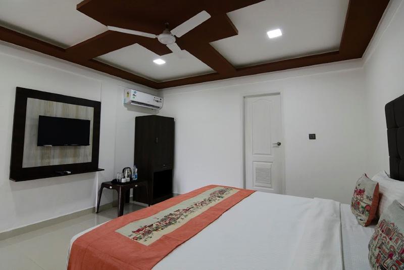 Seashore Beach Resort Калангут Экстерьер фото