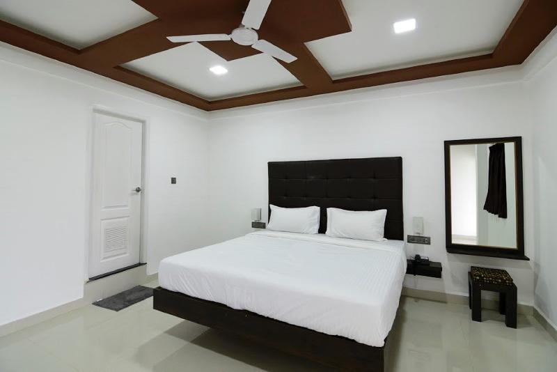 Seashore Beach Resort Калангут Экстерьер фото