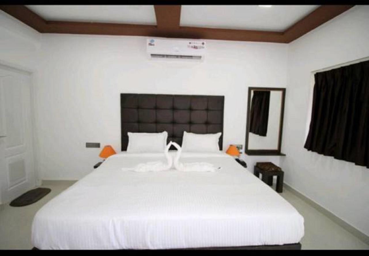 Seashore Beach Resort Калангут Экстерьер фото
